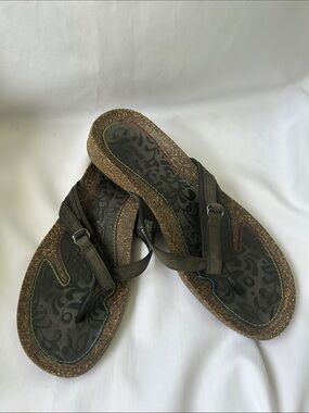 Teva Ventura Brown and Black Cork-Style Thong Sandals